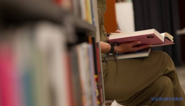 Всесвітній день книги: Мінкульт склав список читацьких рекомендацій урядовців