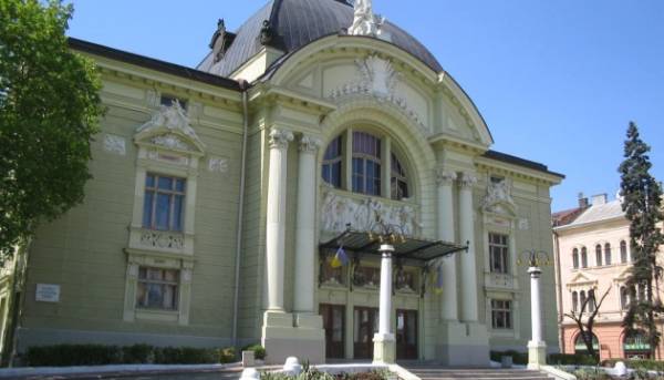 Чернівці: Незабаром дебют постановки “Солодкої Дарусі” Марії Матіос