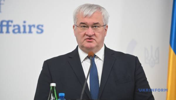 Рішення повернути Росію продовжує шкодити Венеційській бієнале – Сибіга
