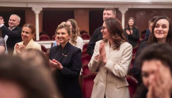 Перша леді та посадовці відвідали постановку «Енеїда» від «Театру Ветеранів»