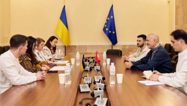 Бережна провела зустріч з турецьким послом, де обговорила втілення спільних проєктів та збереження культурної спадщини.