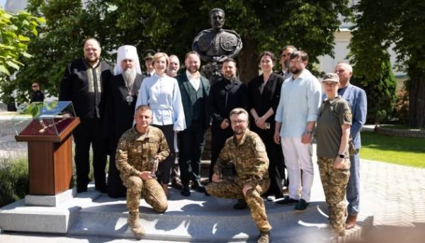 У Києво-Печерській лаврі відкрили пам’ятник гетьману Івану Мазепі