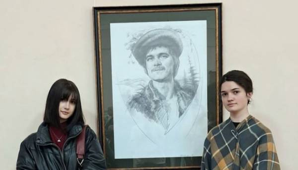 Експозицію на честь 85-річчя Івана Миколайчука презентували у Чернівецькому художньому музеї