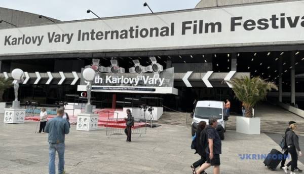 На кінофестивалі в Карлових Варах вшанують номінантів на «Оскар» Меггі Джилленгол та Джессі Айзенберга
