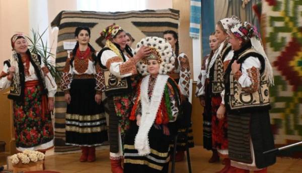 Виготовлення вінків із пір’я в прикарпатському селі додали до списку нематеріальної культурної спадщини