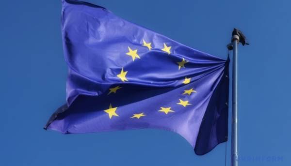 Європейський Союз тимчасово зупиняє фінансову підтримку Венеційської бієнале через присутність Росії.