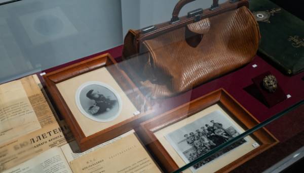 У Музеї історії Києва розгорнуто експозицію, яка демонструє еволюцію військової медицини.