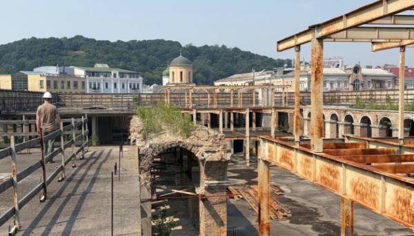 Кличко просить Корецького сприяти передачі Гостиного двору у власність столиці
