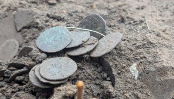 На Полтавщині виявили схованку з монетами XIV століття