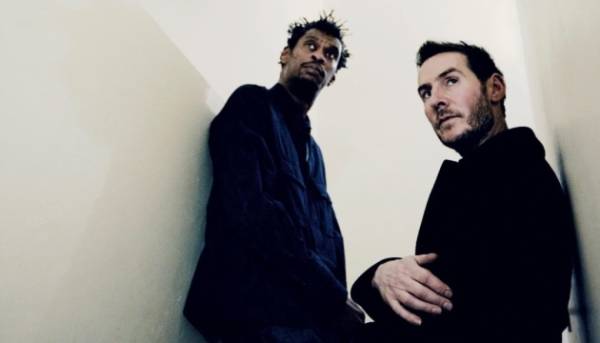 Гурт Massive Attack не дозволили виступати в Сінгапурі через демонстрацію прапора Палестини.
