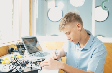 Відкрито прийом заявок до Школи лідерства у сфері STEM.