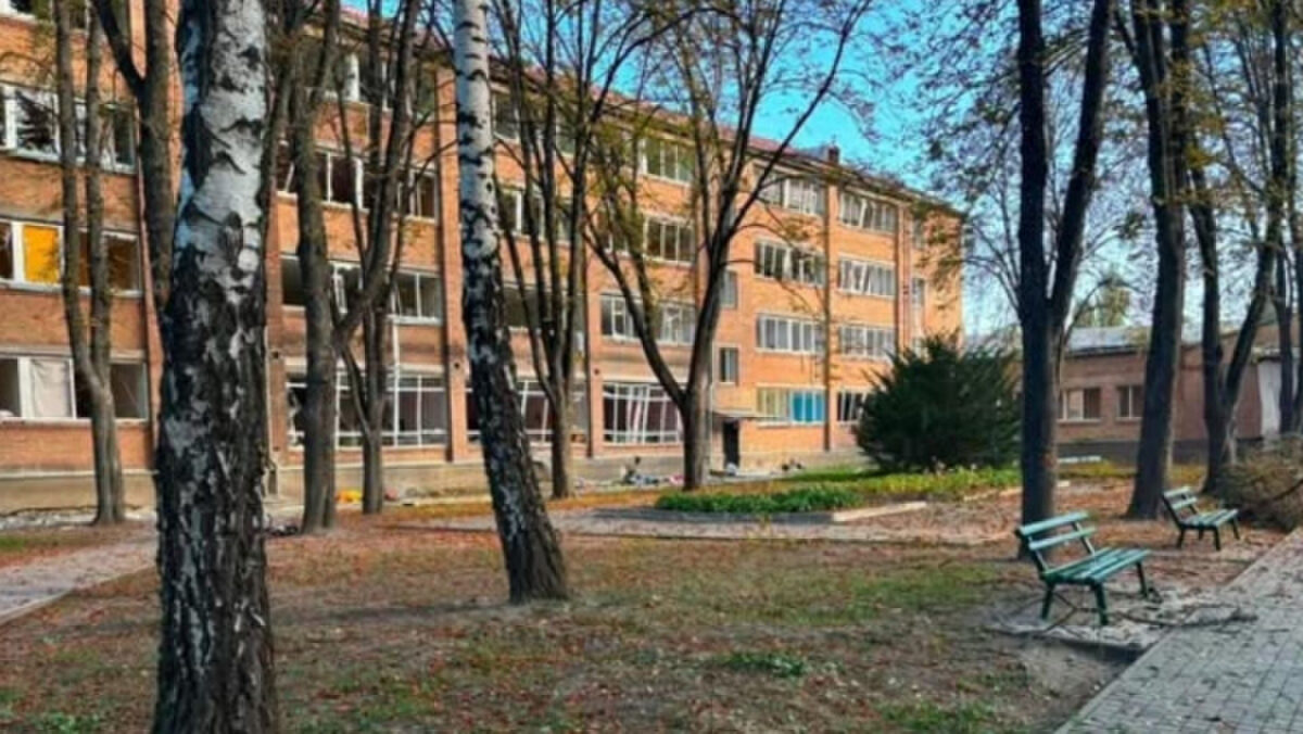 Наслідки удару по гімназії в Шевченківському районі Києва – де навчатимуться школярі