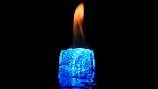 Науковці отримали нову форму льоду за температури понад 2000 °C