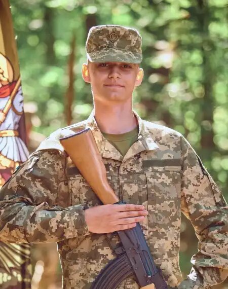 Юні захисники: підлітки, що взяли до рук зброю задля України