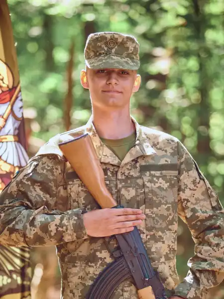 Юні захисники: підлітки, що взяли до рук зброю задля України