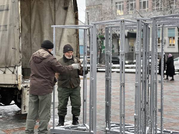 У Рівному на майдані Незалежності встановили 37 нових портретів загиблих захисників - INFBusiness