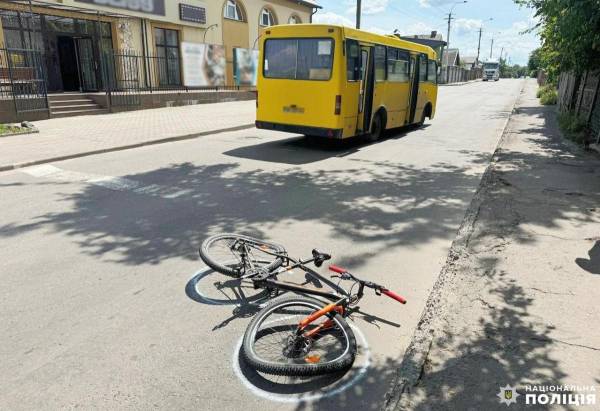 У Рівному на Дворецькій маршрутка наїхала на велосипедиста - INFBusiness