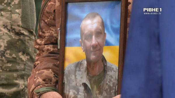 Назавжди 46: у Рівному попрощалися із героєм Сергієм Міщуком (ВІДЕО) - INFBusiness